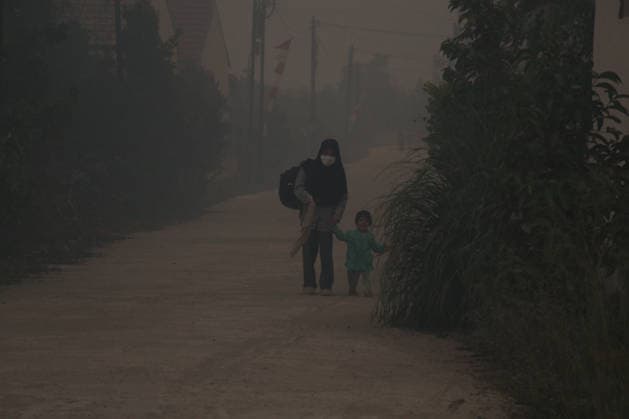 Wildfires fueled by El Nino affect Indonesia PALEMBANG, INDONESIA - SEPTEMBER 16: A mother and her daughter walk through the smoke as wildfire breaks out near their house in Sematang Borang district of Palembang, South Sumatra, Indonesia, on September 16, 2026. El Nino conditions are fueling wildfires across Indonesia, with around 113,336 cases of respiratory illness reported, according to health officials. Children under the age of 5 account for 26,545 cases, more than 20% of all recorded acute respiratory infection cases. Around 12.5 million people have been affected by wildfires, according to data from the Indonesian Health Ministry. Muhammad Fajri Anadolu Palembang Indonesia. Editorial use only. Please get in touch for any other usage Copyright: x2026xAnadoluxMuhammadxFajrix