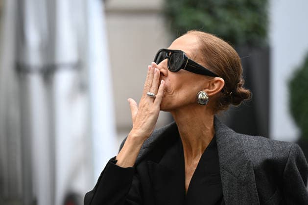 September 16, 2026: Celine Dion leaves the Royal Monceau. Celine Dion spent time with fans before heading to the venue, the Royal Monceau hotel in Paris, France. 459726 September 16, 2026 Paris, France  Copyright: xL.Urmanx xStarfacex STAR_459726_011