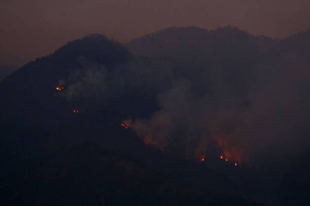 September 16, 2026, Malang City, Indonesia: MALANG, EAST JAVA, INDONESIA, SEPTEMBER 16, 2026: Hotspots from a forest fire on Mount Kawi are visible from Malang, East Java. The fire has been burning in the mountainous area since September 1, affecting forest and vegetation on the slopes. Malang City Indonesia  - ZUMAq101 20260916_zna_q101_097 Copyright: xHayuxYudhaxPrabowox