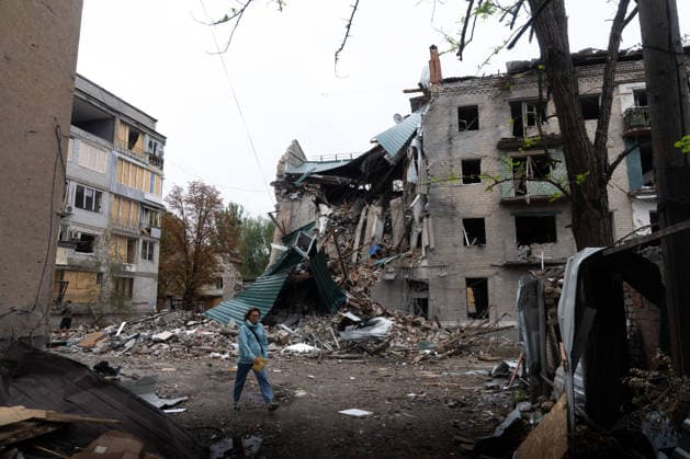 September 16, 2026, Sloviansk, Donetsk Oblast, Ukraine: Buildings heavily damaged following a Russian missile attack in Sloviansk, Donetsk region, Ukraine. The attack destroyed parts of several residential buildings, leaving debris scattered across the surrounding area. Sloviansk Ukraine - ZUMAm350 20260916_zip_m350_006 Copyright: xCameronxJones-Manleyx