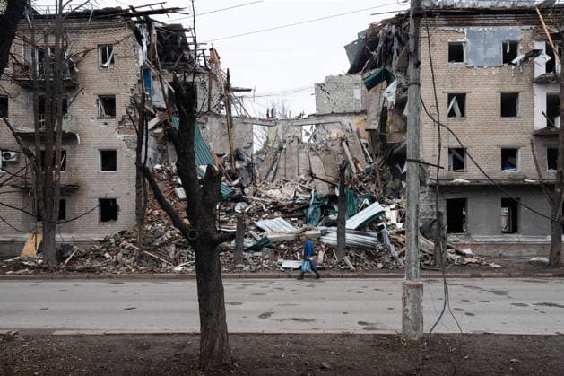 September 16, 2026, Sloviansk, Donetsk Oblast, Ukraine: Buildings heavily damaged following a Russian missile attack in Sloviansk, Donetsk region, Ukraine. The attack destroyed parts of several residential buildings, leaving debris scattered across the surrounding area. Sloviansk Ukraine - ZUMAm350 20260916_zip_m350_016 Copyright: xCameronxJones-Manleyx