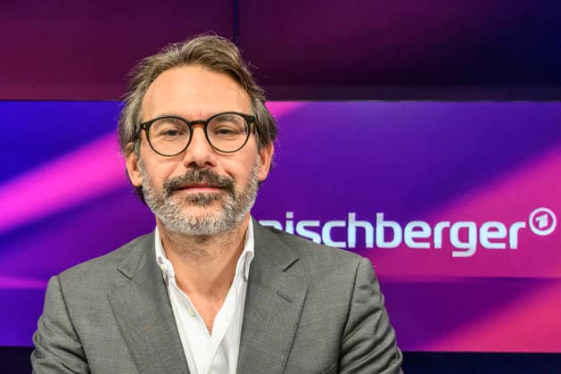 im Bild v.l.: Rene Pfister (Der Spiegel), GER, Berlin, Studio, zu Gast bei Maischberger, politische Talkshow, TV, Format, mit Moderatorin Sandra Maischberger, Das Erste, aus Adlershof Am Studio 20, 16.09.2026, Copyright: HMBxMedia UwexKoch
