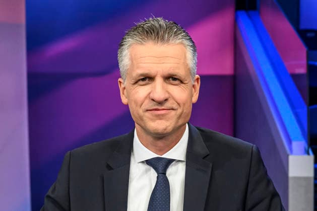 im Bild v.l.: Thorsten Frei, CDU (Unionsfraktionsvorsitzender), GER, Berlin, Studio, zu Gast bei Maischberger, politische Talkshow, TV, Format, mit Moderatorin Sandra Maischberger, Das Erste, aus Adlershof Am Studio 20, 16.09.2026, Copyright: HMBxMedia UwexKoch