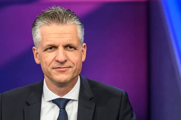 im Bild v.l.: Thorsten Frei, CDU (Unionsfraktionsvorsitzender), GER, Berlin, Studio, zu Gast bei Maischberger, politische Talkshow, TV, Format, mit Moderatorin Sandra Maischberger, Das Erste, aus Adlershof Am Studio 20, 16.09.2026, Copyright: HMBxMedia UwexKoch