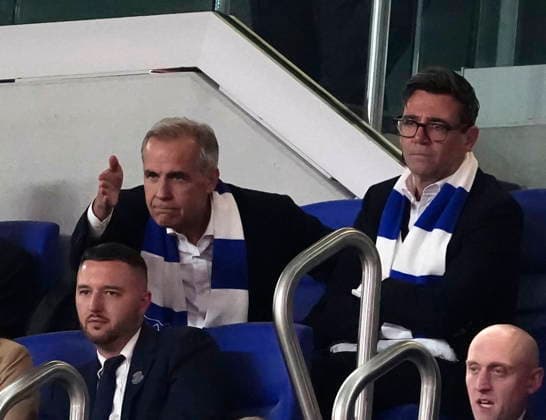 September 16, 2026, Liverpool, United Kingdom: Prime Minister Mark Carney gestures as he and British Prime Minister Andy Burnham watch a soccer game between Everton F.C. and Wolverhampton Wanderers F.C. at Hill Dickinson Stadium in Liverpool, England, on Wednesday, Sept. 16, 2026. Liverpool United Kingdom  - ZUMAc35_ 20260916_zaf_c35_143 Copyright: xJustinxTangx