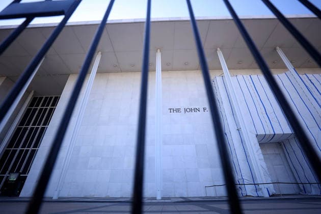 September 16, 2026, Washington, District Of Columbia, USA: Newly installed metallic fences surround the John F. Kennedy Center for the Performing Arts in Washington, DC, USA, on September 16, 2026. Barricades were placed around the Kennedy Center building a day after the Kennedy Center Board voted to close the venue for repairs after a federal judge blocked the institution from returning President Donald Trumps name to the building. Washington USA  - ZUMAs337 20260916_znp_s337_040 Copyright: xGentxShkullakux