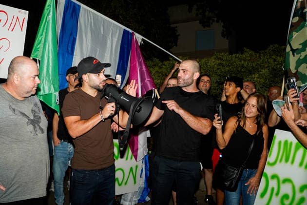 Protest against the filmmakers of NAZA in Savyon, Israel - 16 SEP 2026. Right-wing activist, Mordechai David seen speaking through a megaphone during a protest against the filmmakers of NAZA. Right-wing activists and their supporters protest outside the home of the parents of Rachel Szor, co-director of NAZA, which was awarded the Special Jury Prize at the 83rd Venice International Film Festival on September 12. The demonstration was led by right-wing activists Ziv Baraness and Mordechai David, who are involved in the election campaign of Itamar Ben Gvirís Otzma Yehudit party. Protesters criticized the filmís content, alleging that testimonies featured in it contain blatant falsehoods and claiming that the film contributes to antisemitism Copyright: xSharonxEilonx xSOPAxImagesx Sharon_Eilon-340
