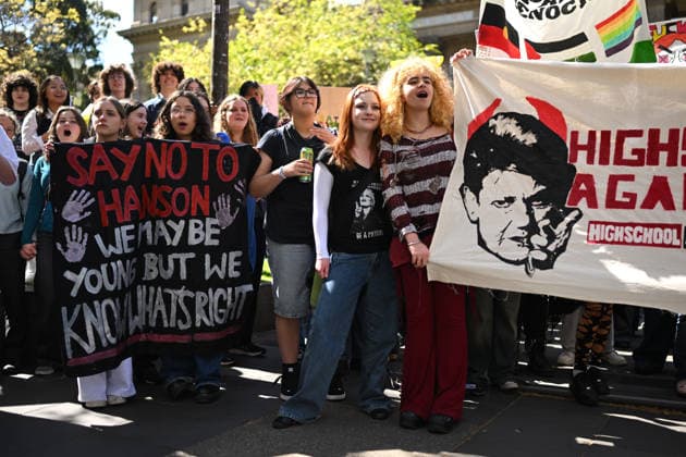 STUDENTS PROTEST HANSON, Protesters gather during a Students Say No To Hanson nationwide rally, Melbourne, Thursday, September 17, 2026. ( NO ARCHIVING MELBOURNE VICTORIA Australia  Copyright: xJAMESxROSSx 20260917110187720312