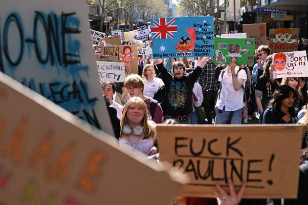 STUDENTS PROTEST HANSON, Protesters march during a Students Say No To Hanson nationwide rally, Melbourne, Thursday, September 17, 2026. ( NO ARCHIVING MELBOURNE VICTORIA Australia  Copyright: xJAMESxROSSx 20260917147351072225