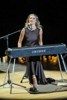 ABB LEONY- Leony die deutsche Popsaengerin bei ihrem Auftritt singen Konzert im grossen Saal der Elbphilharmonie beim E.On New Energy Experience am 16.09.2026 in Hamburg