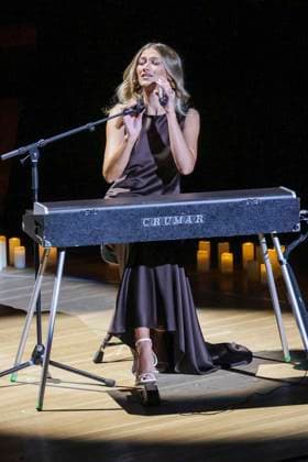 ABB LEONY- Leony die deutsche Popsaengerin bei ihrem Auftritt singen Konzert im grossen Saal der Elbphilharmonie beim E.On New Energy Experience am 16.09.2026 in Hamburg