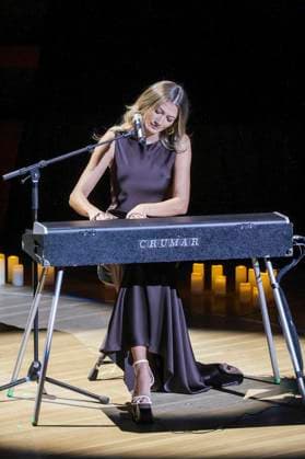 ABB LEONY- Leony die deutsche Popsaengerin bei ihrem Auftritt singen Konzert im grossen Saal der Elbphilharmonie beim E.On New Energy Experience am 16.09.2026 in Hamburg