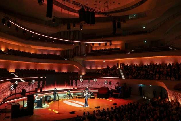 ABB LEONY- Leony die deutsche Popsaengerin bei ihrem Auftritt singen Konzert im grossen Saal der Elbphilharmonie beim E.On New Energy Experience am 16.09.2026 in Hamburg