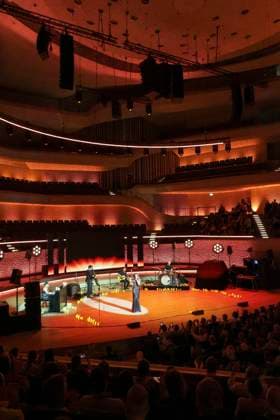 ABB LEONY- Leony die deutsche Popsaengerin bei ihrem Auftritt singen Konzert im grossen Saal der Elbphilharmonie beim E.On New Energy Experience am 16.09.2026 in Hamburg