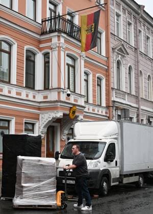 Russia Germany Consulate Closure 9244806 17.09.2026 Staff load belongings into trucks outside the building housing the German Consulate General in St. Petersburg, Russia. Germany closed the Russian Consulate General in Bonn and terminated an agreement governing the Russian House in Berlin following an attempted drone attack at Leipzig Halle Airport. Russia said it would close the German Consulate General in St. Petersburg and Goethe-Institut branches in response. Grigory Dukor Sputnik St. Petersburg Russia  Copyright: xGrigoryxDukorx
