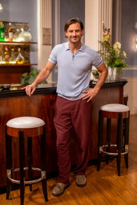 16.09.2026, ARD-Telenovela STURM DER LIEBE, Fototermin zur 23.Staffel am Film-Set in München, bei Bavaria-Film in Geiselgasteig, in der Studio-Kulisse des fiktiven Hotels Fürstenhof. Die neue Staffel startet am 4.11.2026. Schauspieler Jaime Ferkic (Rolle Massimo Foghetti) in den Kulissen der Serie. 16.09.2026, ARD-Serie Sturm der Liebe 16.09.2026, ARD-Serie Sturm der Liebe