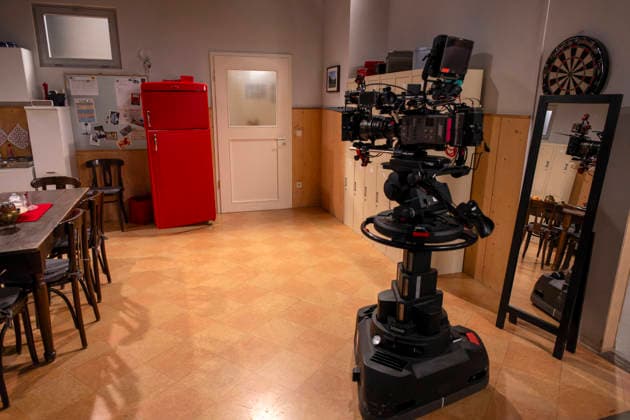 16.09.2026, ARD-Telenovela STURM DER LIEBE, Fototermin zur 23.Staffel am Film-Set in München, bei Bavaria-Film in Geiselgasteig, in der Studio-Kulisse des fiktiven Hotels Fürstenhof. Fernsehkameras im Studio 16.09.2026, ARD-Serie Sturm der Liebe 16.09.2026, ARD-Serie Sturm der Liebe