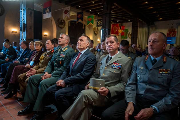 Army Summit 2026 Oslo 20260917. Kate Hansen Bundt, generalsekretaer i Den norske AtlanterhavskomitÃ , general Sir Roly Walker, sjef for den britiske haeren, sjef for Haeren, generalmajor Lars S. Lervik og forsvarsminister Troe Sandvik under Army Summit pa Akerhus festning i Oslo. Haeren og Den norske AtlanterhavskomitÃ arrangerer Army Summit som handler om bygging av europeisk og norsk landforsvar. Foto: Heiko Junge NTB Oslo Norge N7M4Gkwa6Oc EDITORIAL USE ONLY Ref:_BNC_POLN7M4Gkwa6Oc.jpg Copyright: xHeikoxJungex xNTBx