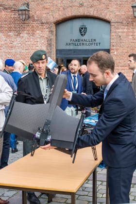 Army Summit 2026 Oslo 20260917. Militaere droner pa utstilling utenfor Army Summit pa Akerhus festning. Haeren og Den norske AtlanterhavskomitÃ arrangerer Army Summit 2026 som handler om bygging av europeisk og norsk landforsvar. Foto: Heiko Junge NTB Oslo Norge VJoIZmaQDdA EDITORIAL USE ONLY Ref:_BNC_POLVJoIZmaQDdA.jpg Copyright: xHeikoxJungex xNTBx