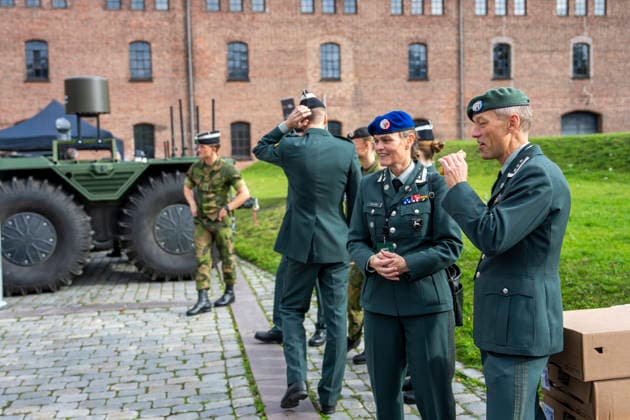 Army Summit 2026 Oslo 20260917. Servering av polser og visning av militaere droner pa utstilling utenfor Army Summit pa Akerhus festning. Haeren og Den norske AtlanterhavskomitÃ arrangerer Army Summit 2026 som handler om bygging av europeisk og norsk landforsvar. Foto: Heiko Junge NTB Oslo Norge P0sVPsp_Na0 EDITORIAL USE ONLY Ref:_BNC_POLP0sVPsp_Na0.jpg Copyright: xHeikoxJungex xNTBx