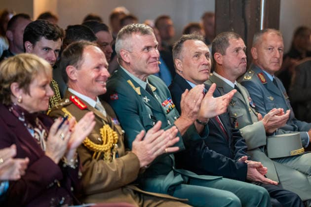 Army Summit 2026 Oslo 20260917. Kate Hansen Bundt, generalsekretaer i Den norske AtlanterhavskomitÃ , general Sir Roly Walker, sjef for den britiske haeren, sjef for Haeren, generalmajor Lars S. Lervik og forsvarsminister Troe Sandvik under Army Summit pa Akerhus festning i Oslo. Haeren og Den norske AtlanterhavskomitÃ arrangerer Army Summit som handler om bygging av europeisk og norsk landforsvar. Foto: Heiko Junge NTB Oslo Norge 7u4ltC8TRLk EDITORIAL USE ONLY Ref:_BNC_POL7u4ltC8TRLk.jpg Copyright: xHeikoxJungex xNTBx