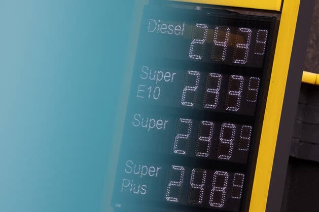 Wie ist die weitere Entwicklung der Spritpreise? Die Spritpreise sind weiterhin auf sehr hohem Niveau. CLASSIC Tankstelle in Mudersbach. Die Spritpreise am Vormittag um kurz vor 12:00 Uhr. Der aktuelle Preis fuer (für) Diesel, Super E10 und Super liegt weit ueber (über) 2 Euro. Tankstelle, Spritpreise am 17.09.2026 in Mudersbach Deutschland.