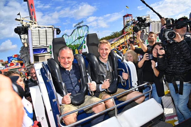 Oberbuergermeister Dominik KRAUSE und Wiesn Chef Christian SCHARPF im Fahrgeschaeft Shaking Roll. Fahrgeschaeft,Schausteller,Fahrgeschaefte. Presserundgang vor dem 191. Oktoberfest 2026 am 17.09.2026.