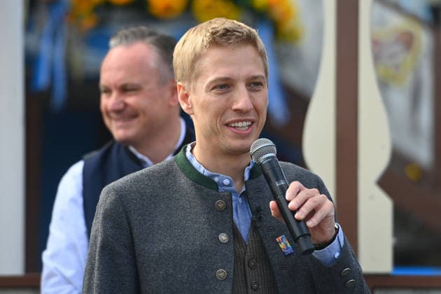 Oberbuergermeister Dominik KRAUSE, hi: Wiesn Chef Christian SCHARPF. Presserundgang vor dem 191. Oktoberfest 2026 am 17.09.2026.