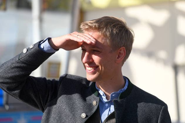 Oberbuergermeister Dominik KRAUSE, schaut in die Sonne, ,Einzelbild,angeschnittenes Einzelmotiv,Portraet,Portrait,Porträt. Presserundgang vor dem 191. Oktoberfest 2026 am 17.09.2026.