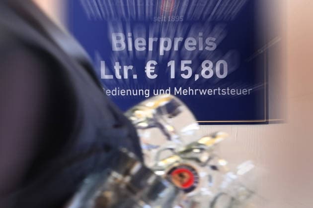 Bierpreis Euro 15,80 pro Mass Bier und Liter. Presserundgang vor dem 191. Oktoberfest 2026 am 17.09.2026.
