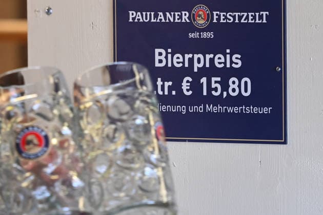 Bierpreis Euro 15,80 pro Mass Bier und Liter. Presserundgang vor dem 191. Oktoberfest 2026 am 17.09.2026.
