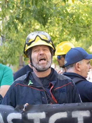 September 17, 2026, Madrid, Madrid, Spain: MADRID, SPAIN - SEPTEMBER 17: A group of wildland firefighters arrive to protest outside the headquarters of the Assembly of Madrid Ã¢â‚¬ the regional parliament of the Community of Madrid Ã¢â‚¬ on September 17, 2026 in Madrid, Spain. The protesters are demanding salary equalization and official recognition of the wildland firefighter job category. Madrid Spain - ZUMAh199 20260917_zip_h199_008 Copyright: xAaronxHerediax