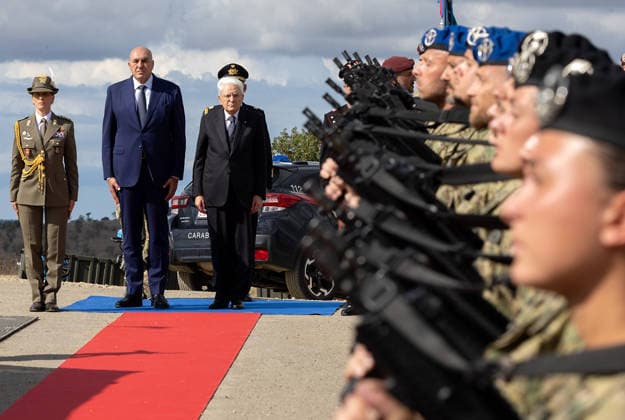 September 17, 2026, Monte Romano, Rome, Italy: Monte Romano - President Sergio Mattarella, accompanied by Guido Crosetto, Minister of Defense, and Gen. Carmine Masiello, Chief of Staff of the Army, reviews the unit deployed with its flag and band, during the Italian Army s AEGIS 26 exercise at the Monte Romano firing range today, September 17, 2026. Monte Romano Italy - ZUMAa289 20260917_zia_a289_002 Copyright: xGiandottixUffxStampax xAgfx