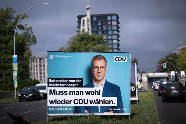 Stefan Evers, CDU Wahlplakat DEU, Deutschland, Germany, Berlin, 14.09.2026 Wahlplakat mit Foto von Stefan Evers , Spitzenkandidat der Berliner CDU , mit Slogan Muss man wohl wieder CDU waehlen fuer die Abgeordnetenhauswahl am 20. September 2026 in Berlin Deutschland en: Election poster featuring a photo of Stefan Evers , lead candidate of the Berlin CDU for the Berlin House of Representatives election on September 20 2026 in Berlin Germany