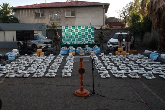 Santiago, September 17, 2026. Following investigations conducted by the Carabineros’ OS7 Department in collaboration with the Public Prosecutor’s Office, the results of the operation that led to the arrest of several individuals—members of a criminal organization—have been released, and the seizure of more than one metric ton of drugs and vehicles in Puente Alto. Diego Martin Aton Chile, Aton 1191209 jpeg  Copyright: DIEGOxMARTIN ATONxCHILE
