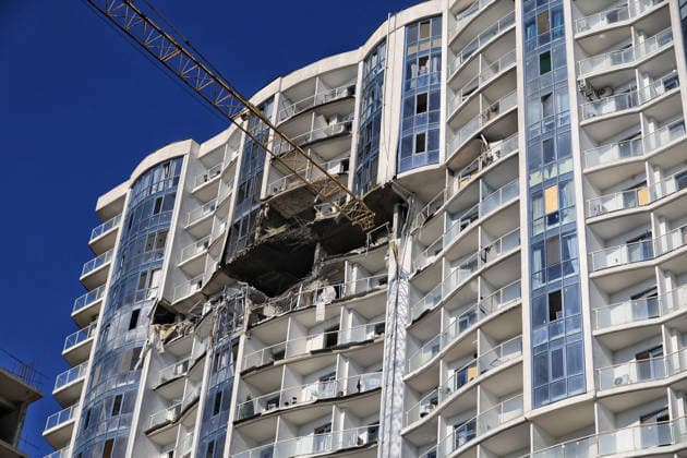 Overnight Russian attack damages 19-storey apartment block in Odesa A 19-storey apartment block is damaged by a Russian drone strike in Odesa, Ukraine, September 17, 2026. Ten apartments between the 14th and 16th floors sustained significant damage. Three people, including a four-year-old child, were injured., Credit:Nina Liashonok Ukrinform Avalon Ukraine, Odesa  Copyright: xNinaxLiashonokx xUkrinformx xAvalonx 1135620333