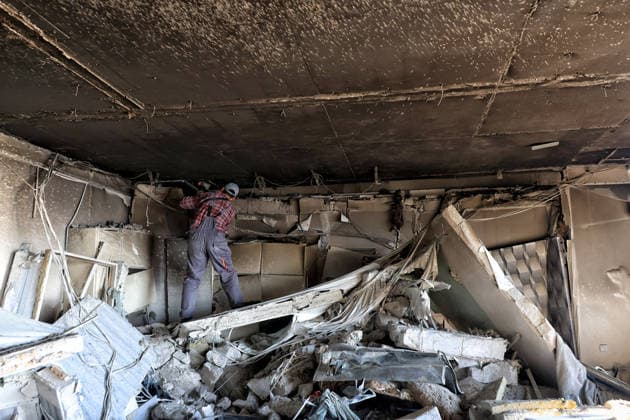 Overnight Russian attack damages 19-storey apartment block in Odesa An expert works in an apartment destroyed by a nighttime Russian drone strike on a 19-storey block of flats in Odesa, Ukraine, September 17, 2026. Ten apartments between the 14th and 16th floors sustained significant damage. Three people, including a four-year-old child, were injured., Credit:Nina Liashonok Ukrinform Avalon Ukraine, Odesa  Copyright: xNinaxLiashonokx xUkrinformx xAvalonx 1135620429