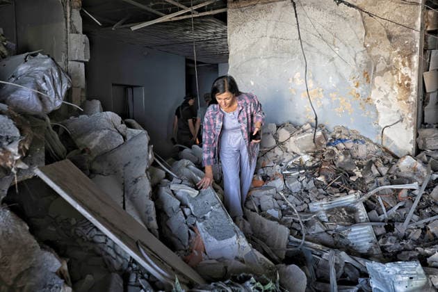 Overnight Russian attack damages 19-storey apartment block in Odesa A woman searches for salvageable belongings in an apartment destroyed by a nighttime Russian drone strike on a 19-storey block of flats in Odesa, Ukraine, September 17, 2026. Ten apartments between the 14th and 16th floors sustained significant damage. Three people, including a four-year-old child, were injured., Credit:Nina Liashonok Ukrinform Avalon Ukraine, Odesa  Copyright: xNinaxLiashonokx xUkrinformx xAvalonx 1135620472