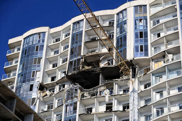 Overnight Russian attack damages 19-storey apartment block in Odesa A 19-storey apartment block is damaged by a Russian drone strike in Odesa, Ukraine, September 17, 2026. Ten apartments between the 14th and 16th floors sustained significant damage. Three people, including a four-year-old child, were injured., Credit:Nina Liashonok Ukrinform Avalon Ukraine, Odesa  Copyright: xNinaxLiashonokx xUkrinformx xAvalonx 1135620511