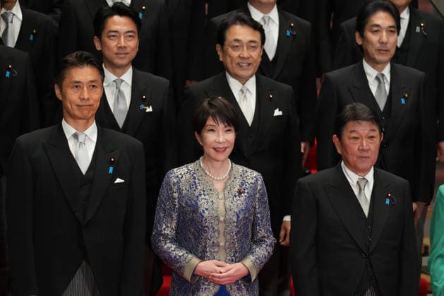 September 17, 2026, Tokyo, Japan: Japan s Prime Minister Sanae Takaichi, front center, and members of her reshuffled Cabinet, including Defense Minister Shinjiro Koizumi, back from left, Trade Minister Ryosei Akazawa, Growth Strategy Minister Minoru Kiuchi, Reconstruction Minister Goshi Hosono, front from left, and Foreign Minister Toshimitsu Motegi, pose for a photo at the prime minister s office in Tokyo. Tokyo Japan - ZUMAz114 20260917_zih_z114_020 Copyright: xPOOLx