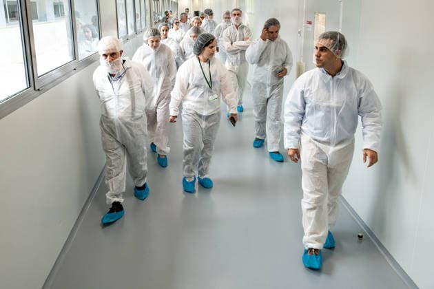Hipra and ANIS Conference: The New Generation of Vaccines: Technological Platforms, Innovation, and Future Challenges Several people wearing PPE at the Hipra facilities during the Hipra and ANIS conference The New Generation of Vaccines: Technology Platforms, Innovation, and Future Challenges, September 17, 2026, in Amer, Girona, Catalonia, Spain SEPTEMBER 17, 2026 PHARMACEUTICAL INDUSTRY Glòria Sá Amer, Girona, Catalonia Amer, Girona, Catalonia, Spain Copyright: xGlòriaxSanchezx 7781488