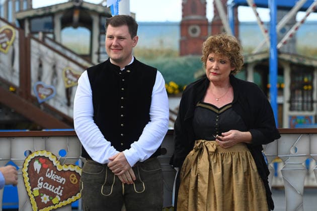 Sebastian WILLENBORG und seine Mutter Gabriele betreiben das Riesenrad. Presserundgang vor dem 191. Oktoberfest 2026 am 17.09.2026.