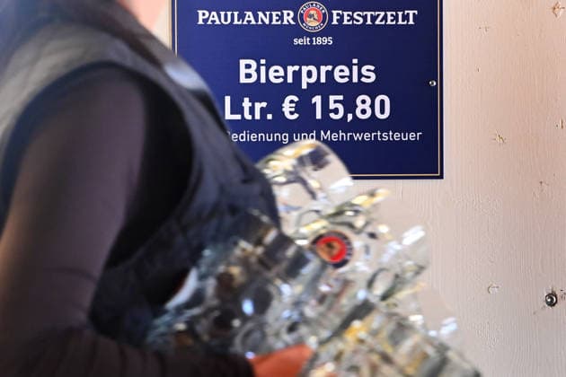 Bierpreis Euro 15,80 pro Mass Bier und Liter. Presserundgang vor dem 191. Oktoberfest 2026 am 17.09.2026.
