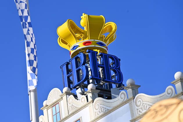 Hofbraeu HB ,Logo,Emblem,Firmenemblem, Firmenlogo.Biermarke,Brauerei. Presserundgang vor dem 191. Oktoberfest 2026 am 17.09.2026.