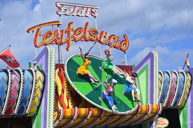 Figuren von Frauen,Puppen im am Teufelsrad. Fahrgeschaeft,Schausteller,Fahrgeschaefte. Presserundgang vor dem 191. Oktoberfest 2026 am 17.09.2026.