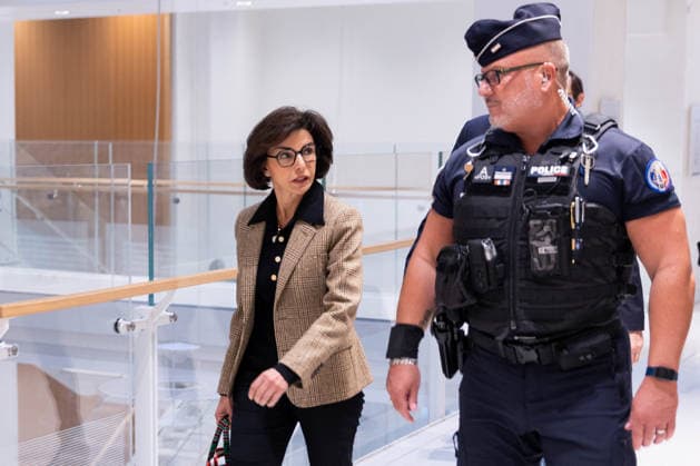 Rachida Dati, who received 900,000 euros in fees from Renault Nissan, appeared before the Paris Criminal Court in a trial for corruption and influence peddling in Paris, France, on September 17, 2026. Six afternoons of hearings are scheduled, through September 28, 2026, to allow her to explain the 900,000-euro legal fees paid by Renault-Nissan between 2010 and 2012, while she was a Member of the European Parliament. Tiphaine Lebely Bestimage Rachida Dati, who received 900,000 euros in fees from Renault-Nissan, appeared before the Paris Criminal Court on September 17, 2026, for a trial on charges of corruption and influence peddling. Six afternoon hearings are scheduled—running through September 28, 2026—to allow her to explain the 900,000  Copyright: xTiphainexLebelyx xBestimagexTiphainexLebelyx xBestimagex