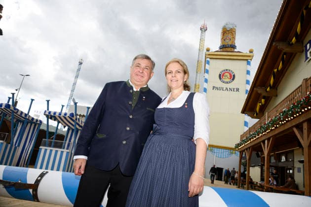 v.l. Lorenz und Christine Stiftl (Wirte-Ehepaar Paulaner Festzelt) - Offizieller Presserundgang auf dem Oktoberfest Wiesn, München 17.09.2026