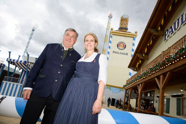 v.l. Lorenz und Christine Stiftl (Wirte-Ehepaar Paulaner Festzelt) - Offizieller Presserundgang auf dem Oktoberfest Wiesn, München 17.09.2026