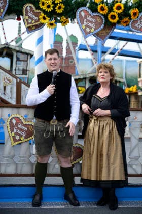 v.l. Sebastian Willenborg, Gabriele Willenborg (Riesenrad) - Offizieller Presserundgang auf dem Oktoberfest Wiesn, München 17.09.2026