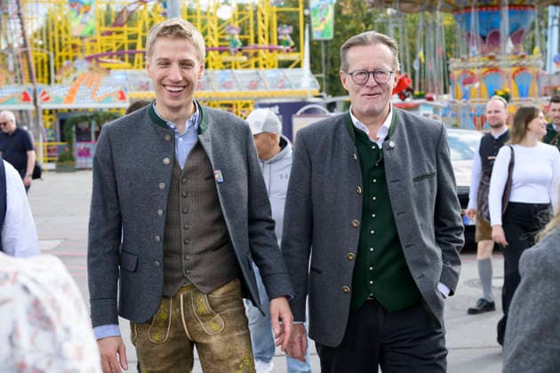 v.l. Dominik Krause (Oberbürgermeister von München) und Dr. Martin Leibhard (Augustiner Chef) - Offizieller Presserundgang auf dem Oktoberfest Wiesn, München 17.09.2026